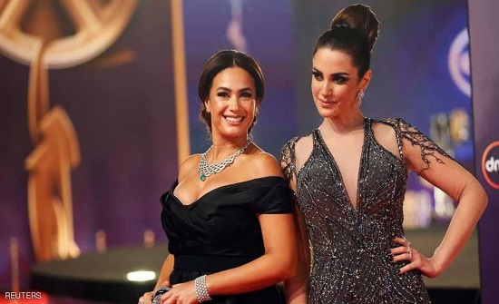 أبرز مصائب الفنانين أمس على السجادة الحمراء أبرز مصائب الفنانين أمس على السجادة الحمراء