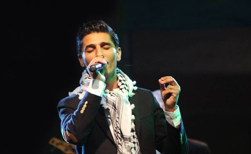 محمد عساف يلهب جمهوره الفلسطيني بظهوره الأول في رام الله (صور)