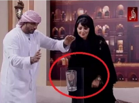 شاهد..  ساحر إماراتي يرعب مذيعة وتصرخ على الهواء