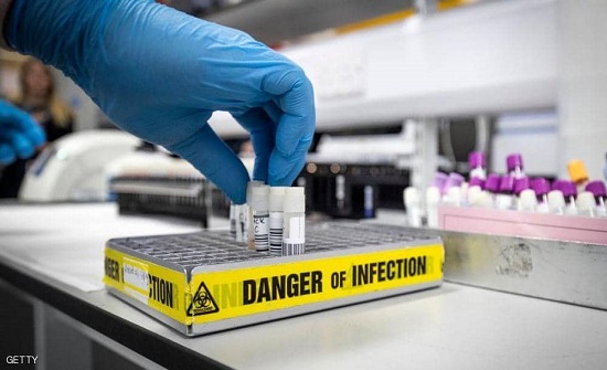 "غير قريب".. توقع بريطاني متشائم بشأن موعد لقاح كورونا
