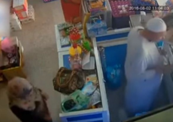 فيديو: سرقت إيراد المحل