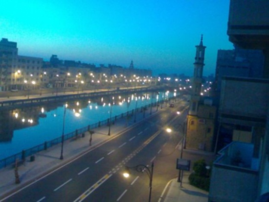 يقتل محامياً بسبب معاكسته فتاتين