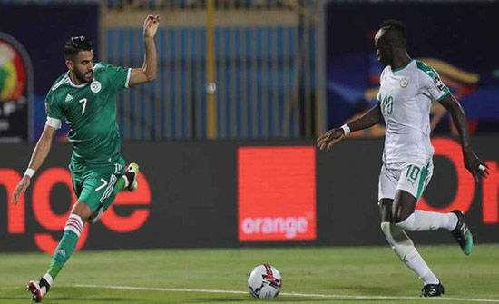 كيف ردّ محرز على تتويج ماني بلقب أفضل لاعب في إفريقيا؟