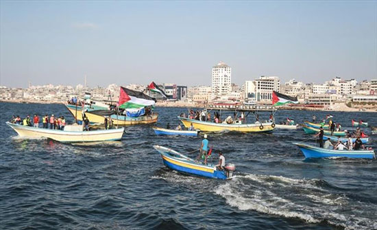 مسيرة بحرية تنطلق من شاطئ غزة للمطالبة برفع الحصار الإسرائيلي