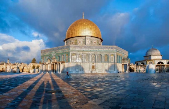 بازار خيري بمركز حكما القرآني دعما لصمود المقدسيين بازار خيري بمركز حكما القرآني دعما لصمود المقدسيين