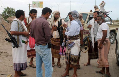 موالون لهادي يخلون المؤسسات الحكومية مع اقتراب الحوثيين من عدن