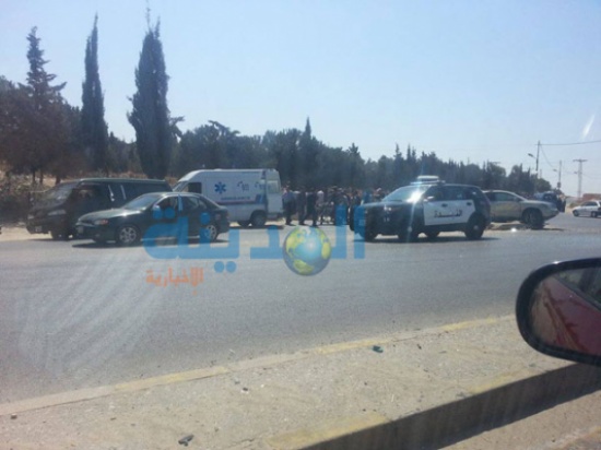 بالصور : حادث تصادم على طريق ناعور - البحر الميت