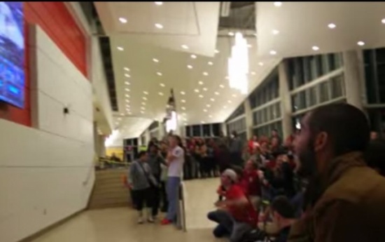 شاهد.. رد فعل لطلاب على فوز فريق الجامعة