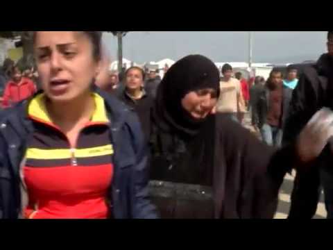 بالفيديو: لحظة إضرام لاجئ النار بنفسه على الحدود المقدونية بالفيديو: لحظة إضرام لاجئ النار بنفسه على الحدود المقدونية
