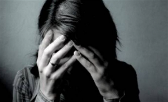 تفاصيل اغتصاب طيار لـ 'مضيفة' بعد تخديرها تفاصيل اغتصاب طيار لـ 'مضيفة' بعد تخديرها