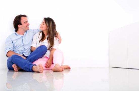 أمور يتظاهر بها شريك حياتك أمامك...اكتشفيها الآن!