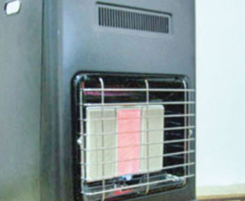 توزيع مدافىء على اللاجئين السوريين في مخيم الزعتري