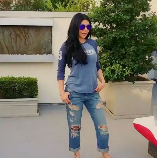 بالفيديو و الصور.. هيفاء وهبي تنضم للحملة الخيرية وتسكب الماء المثلج على نفسها بالفيديو و الصور.. هيفاء وهبي تنضم للحملة الخيرية وتسكب الماء المثلج على نفسها