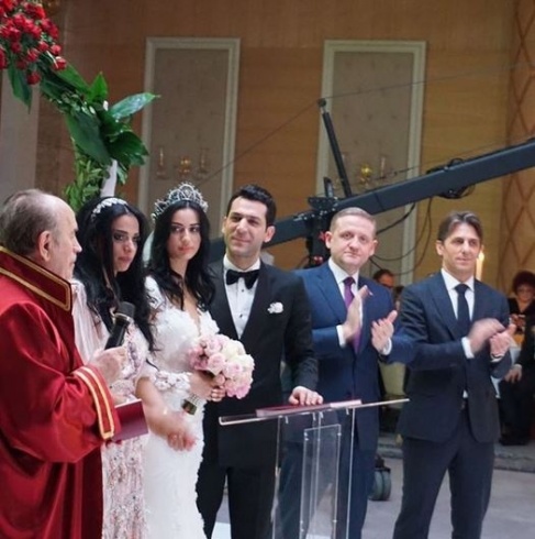 بالفيديو والصور - بساطة زفاف مراد يلدريم تفوق كل التوقعات.. شاهدوا كيف رقص على الزفة المغربية