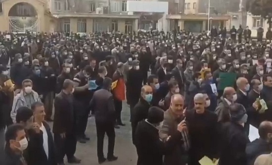 تظاهرات في 100 مدينة.. معلمو إيران: أطلقوا سراح زملائنا تظاهرات في 100 مدينة.. معلمو إيران: أطلقوا سراح زملائنا