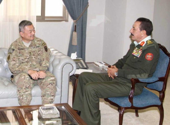 رئيس هيئة الاركان المشتركة يستقبل وفدا عسكريا امريكيا