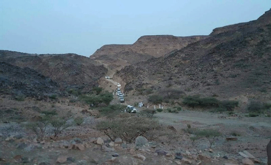 بالصور ..أسراً تعود لمنازلها بالفرع معقل الحوثي بعد تحريرها