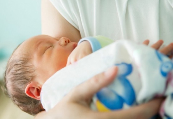 بالصور: ولادة طفلة عملاقة.. تحتاج ملابس بمقاس 9 أشهر!