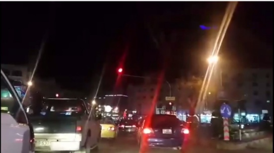 اشارة ضوئية في المقابلين ... ( توقف تحرك ) في نفس اللحظة / فيديو اشارة ضوئية في المقابلين ... ( توقف تحرك ) في نفس اللحظة / فيديو