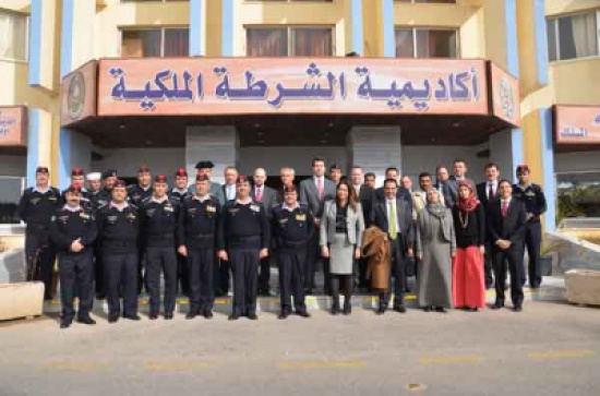 اختتام  أعمال الدورة التأسيسية للغة العربية للناطقين بغيرها في اكاديمية الشرطة