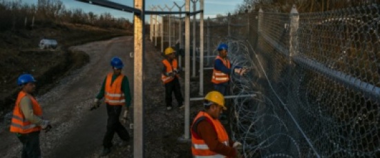 يسرقون أمتعتهم ثم يطلقون الكلاب خلفهم.. شكاوى اللاجئين من الشرطة البلغارية