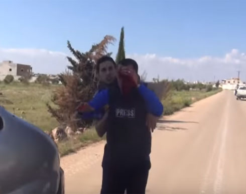 بالفيديو- لحظة إصابة مراسل بقذيفة على الهواء مباشرة بالفيديو- لحظة إصابة مراسل بقذيفة على الهواء مباشرة