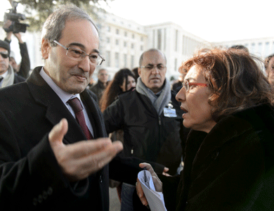 وفدا المعارضة والسلطة السورية يقفون دقيقة حداد على أرواح شهداء سورية