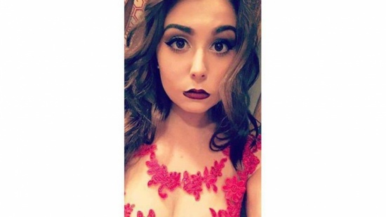 تبرأ منها والدها بعدما نشرت هذه الصورة... تبرأ منها والدها بعدما نشرت هذه الصورة...