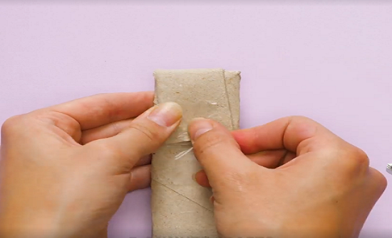 بالفيديو: استخدامات للجزء الكرتونى بالمناديل الورقية