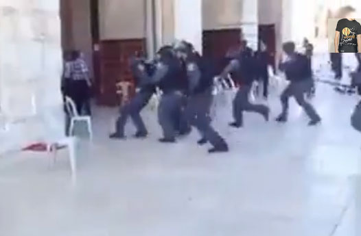 الأردن يستنكر ويحتج والإسرائيليون يقتحمون الأقصى عشية "عيد العرش" " فيديو " الأردن يستنكر ويحتج والإسرائيليون يقتحمون الأقصى عشية "عيد العرش" " فيديو "
