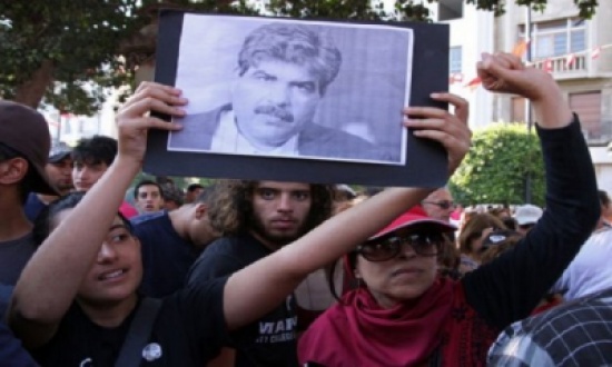 بدء جنازة المعارض التونسي محمد البراهمي بمشاركة آلاف المشيعين بدء جنازة المعارض التونسي محمد البراهمي بمشاركة آلاف المشيعين