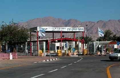 معبر الكرامة يعمل كالمعتاد خلال عيد الفطر