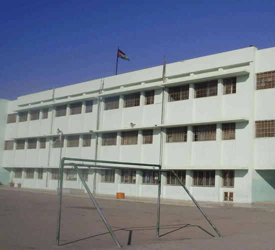 مدارس عمان الاولى تحتفل بالاعياد الوطنية