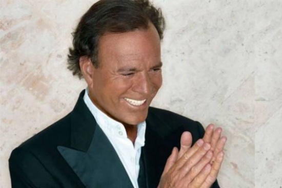 خوليو أغلاسياس يجد ابنه بعد 41 عاماً.. اليكم التفاصيل المثيرة!