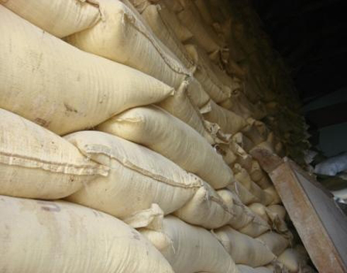 التحفظ على 42200 كغم من الطحين الفاسد في الرمثا التحفظ على 42200 كغم من الطحين الفاسد في الرمثا