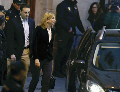 الأميرة كريستينا نجلة ملك إسبانيا تنفي كافة التهم الموجهة إليها أمام المحكمة