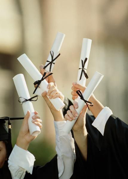 اكاديميون : سعي البعض للحصول على شهادة الدكتوراه التقديرية لاغراض الوجاهة الاجتماعية