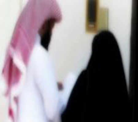 سعودية تطلب الطلاق بعد اكتشافها أن إسمها على موبايل زوجها "غوانتانامو"!!