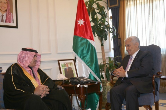 رئيس الوزراء يستقبل مستثمرا قطريا رئيس الوزراء يستقبل مستثمرا قطريا