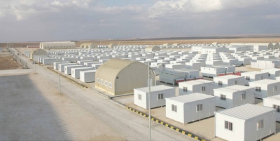 وفد شركة ابوظبي للخدمات الصحية يزور المخيم الاماراتي الاردني