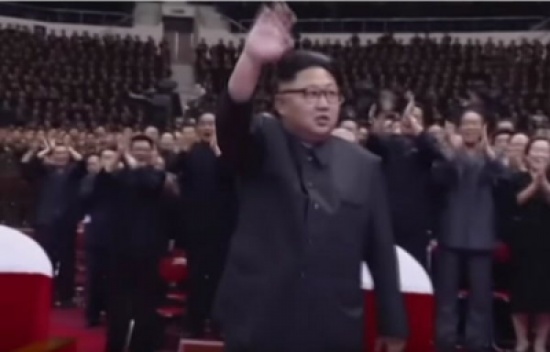 شاهد بالفيديو لحظة احتفال رئيس كوريا الشمالية بإطلاق الصاروخ البالستي!