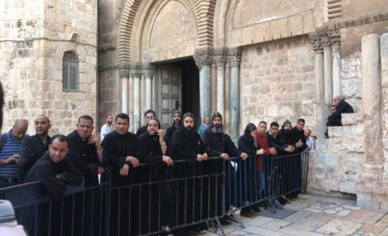 الاحتلال يعتقل راهبا ويقمع وقفة احتجاجية للأقباط في القدس