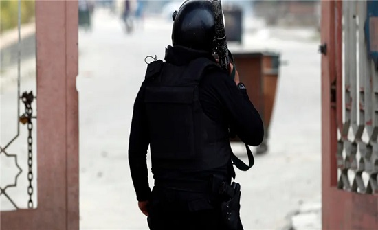 مصر : مخمور يدخل قسم الشرطة معتقداً أنه منزله! مصر : مخمور يدخل قسم الشرطة معتقداً أنه منزله!