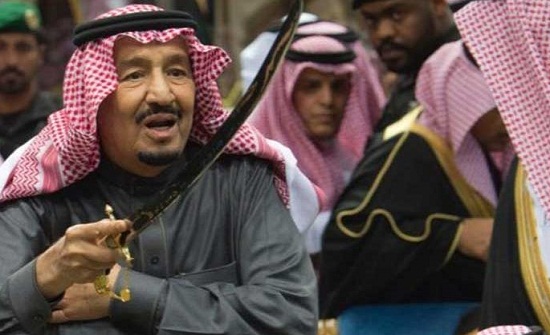 شاهد… الملك سلمان يرقص بالسيف في العرضة السعودية شاهد… الملك سلمان يرقص بالسيف في العرضة السعودية