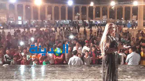 الفنانة الاردنية هديل كراجة تتألق على مسرح الساحة الرئيسية (صور) الفنانة الاردنية هديل كراجة تتألق على مسرح الساحة الرئيسية (صور)