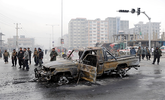 قتلى وجرحى في 3 انفجارات استهدفت مسؤولين وأفراد أمن بأفغانستان