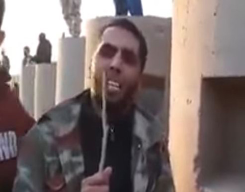 فيديو: أحد جنود حفتر يجري لقاء ساخراً مع جثة قتيل ليبي فيديو: أحد جنود حفتر يجري لقاء ساخراً مع جثة قتيل ليبي