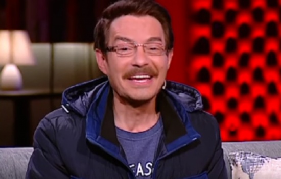 «شاهد» الفنان المصريّ أحمد زاهر يكشف: خليجي طلب الزواج من ابنتي مقابل 100 بقرة!! «شاهد» الفنان المصريّ أحمد زاهر يكشف: خليجي طلب الزواج من ابنتي مقابل 100 بقرة!!