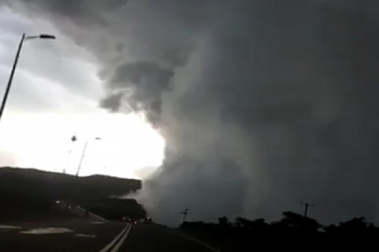 شاهد.. ضباب يتشكل كالجبال في مشهد نادر
