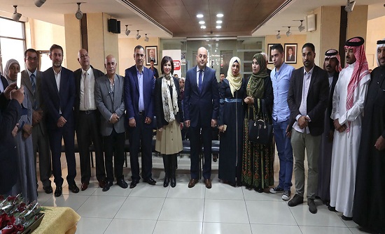 وزارة الاتصالات تحتفل بيوم العمال العالمي وزارة الاتصالات تحتفل بيوم العمال العالمي
